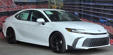 Toyota Camry Hybrid 2026