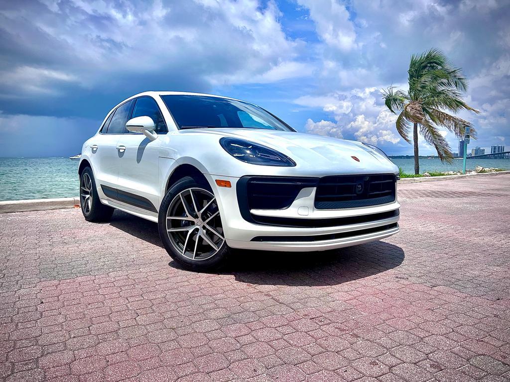 Porsche Macan 2023 in Pembroke Pines, FL