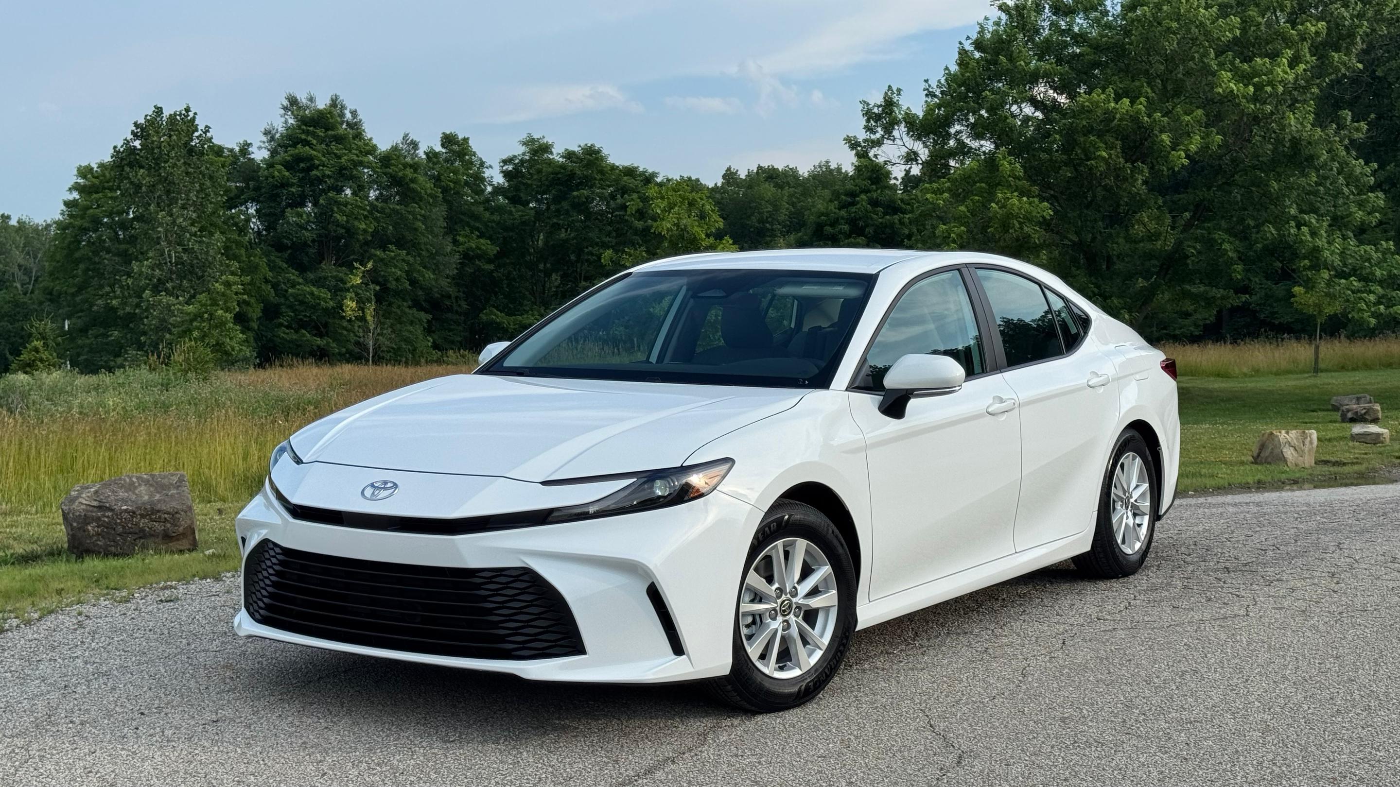 Toyota Camry Hybrid 2025 in North Royalton, OH