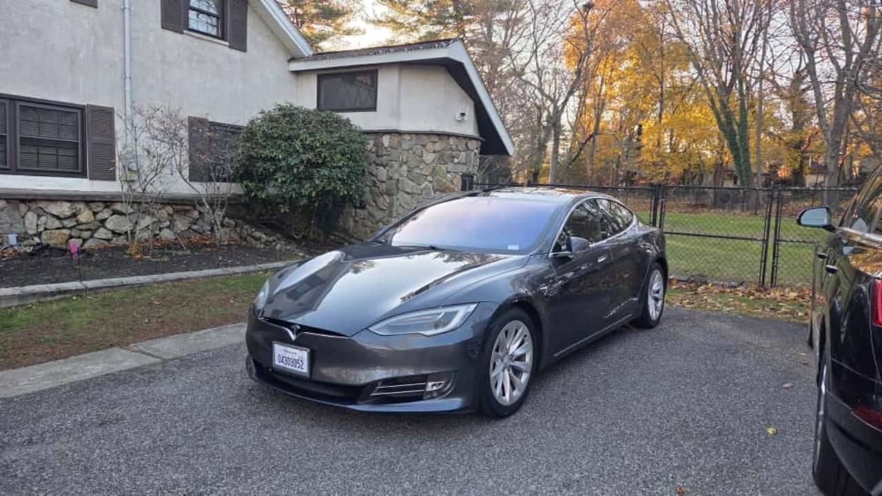 Tesla Model S 2017 in 