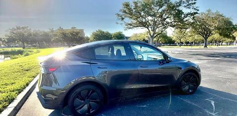 Tesla Model Y 2026