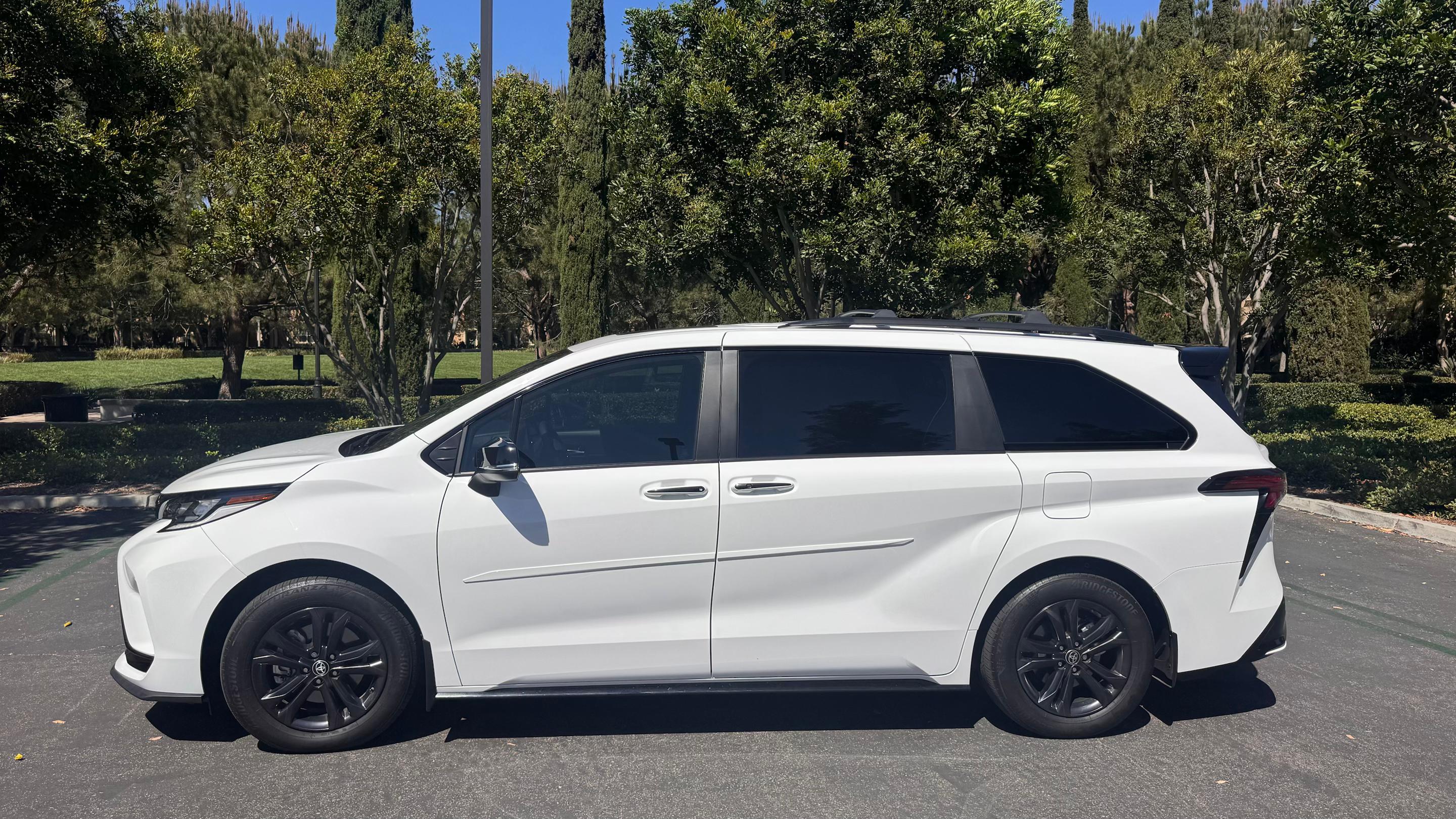 Toyota Sienna 2025 in Irvine, CA