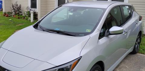 Nissan LEAF 2025