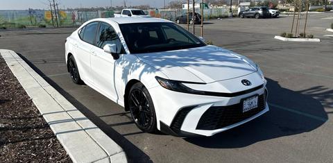 Toyota Camry Hybrid 2026