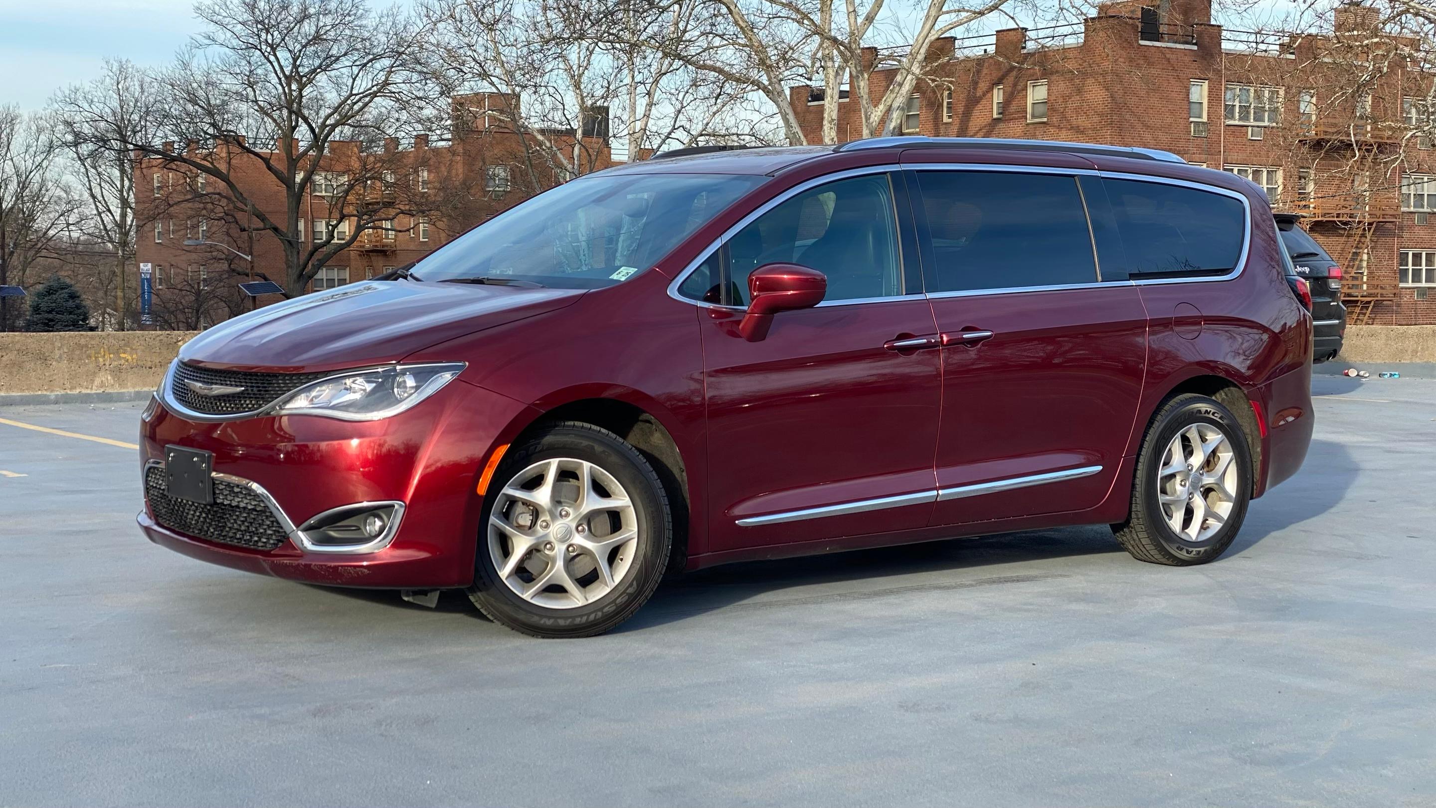 Chrysler Pacifica 2020 in Paterson, NJ