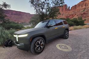 Rivian R1S 2023