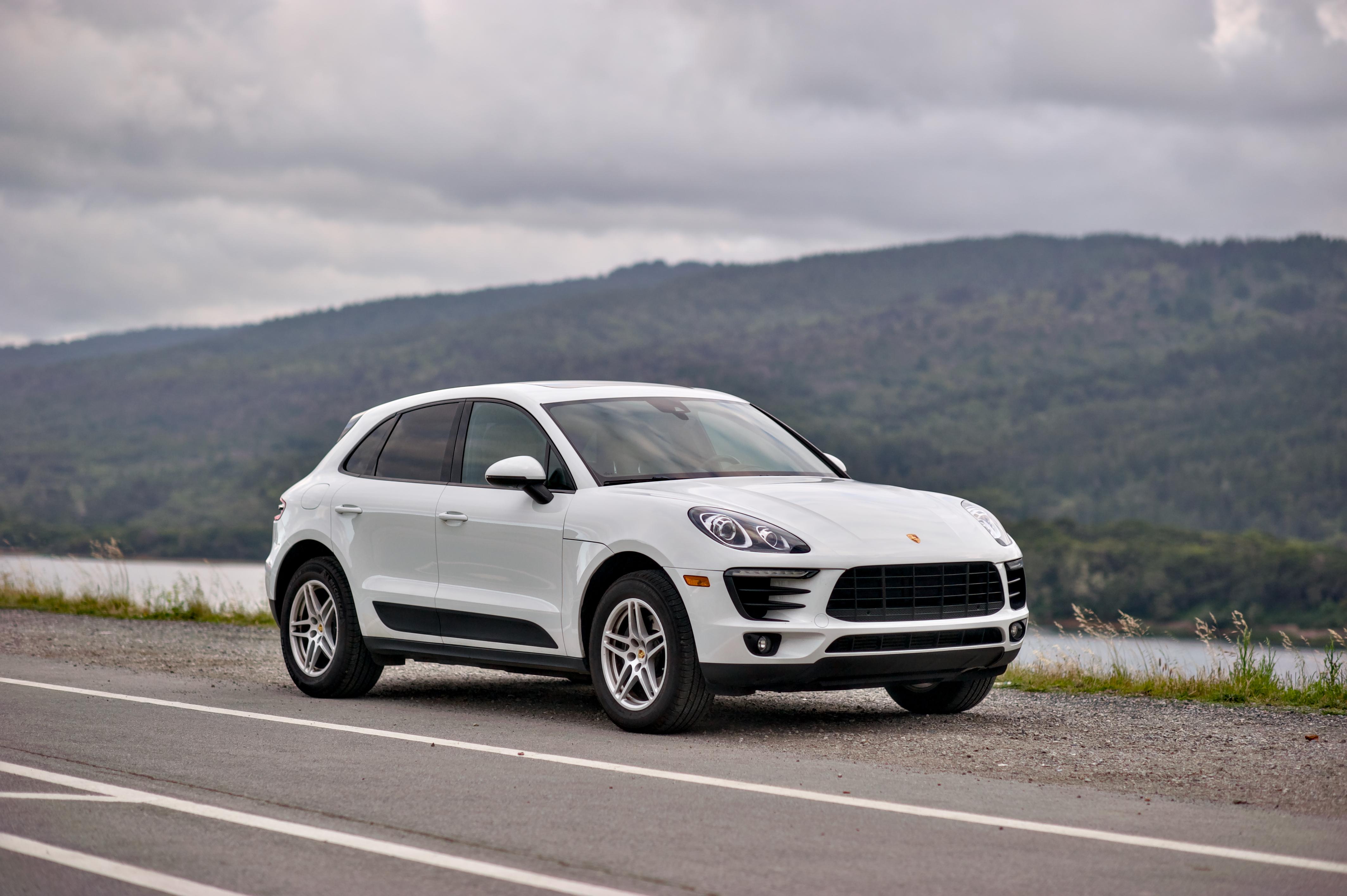 Porsche Macan 2017 in San Bruno, CA