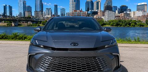 Toyota Camry Hybrid 2026