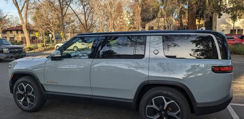 Rivian R1S 2024