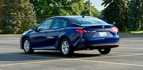 Toyota Camry Hybrid 2025