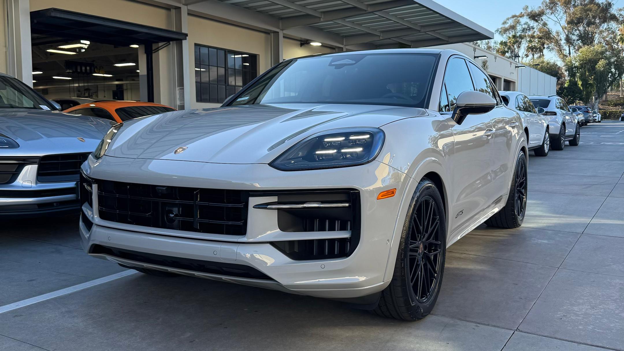 Porsche Cayenne 2026 in Glendale, CA