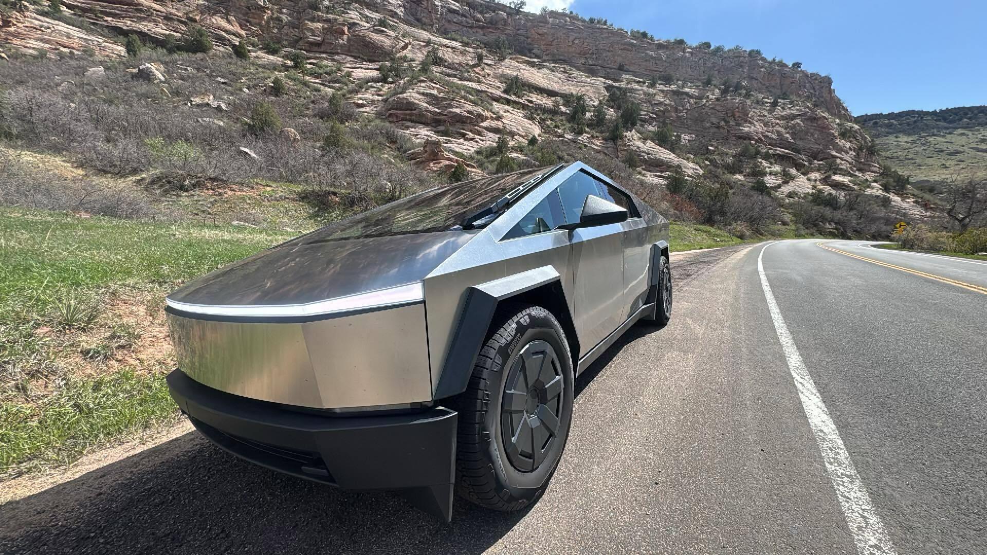 Tesla Cybertruck 2025 in Commerce City, CO