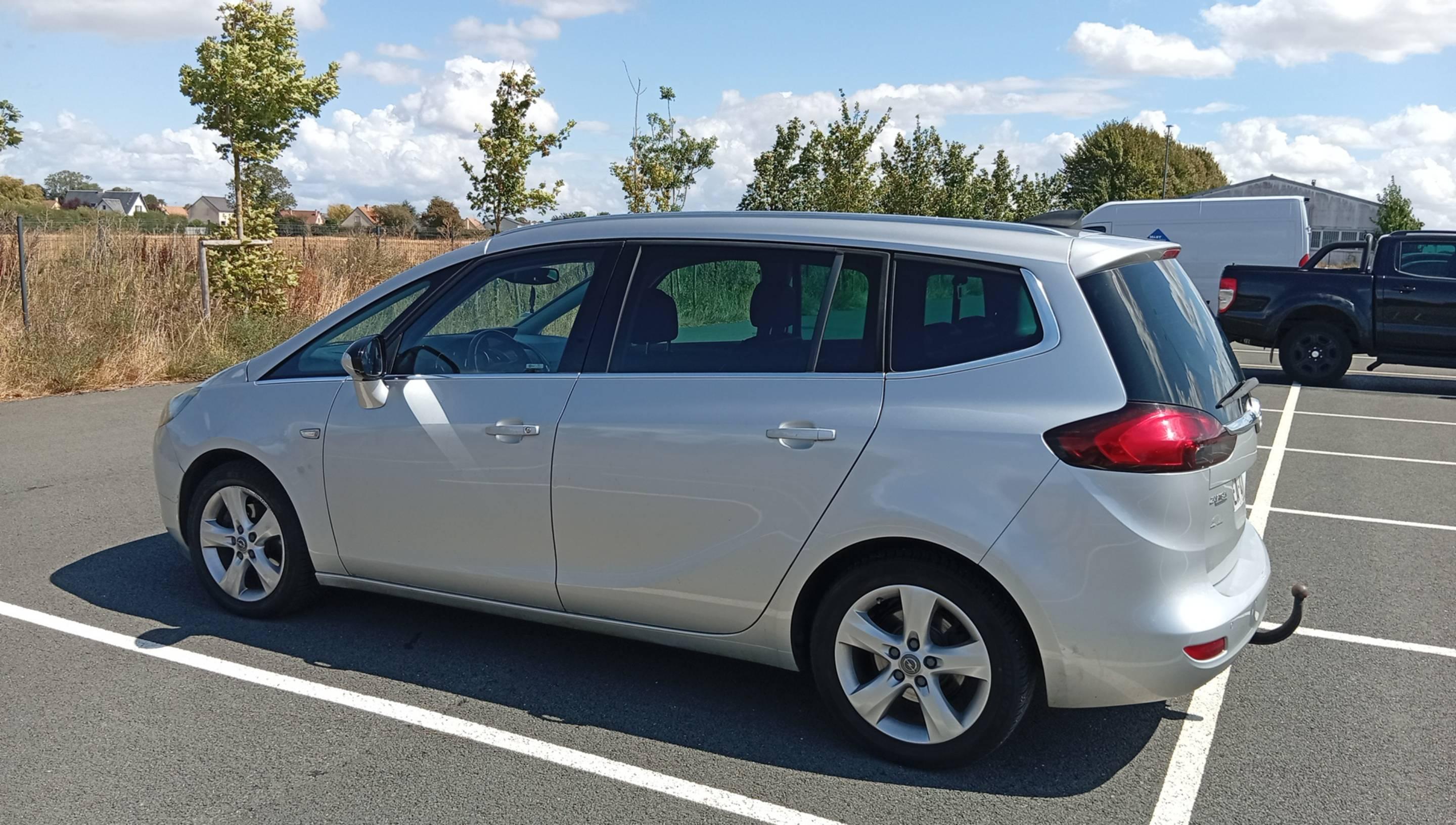 Opel ZAFIRA 2016 in Bayeux