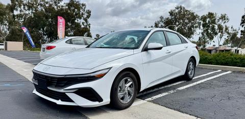 Hyundai Elantra 2024
