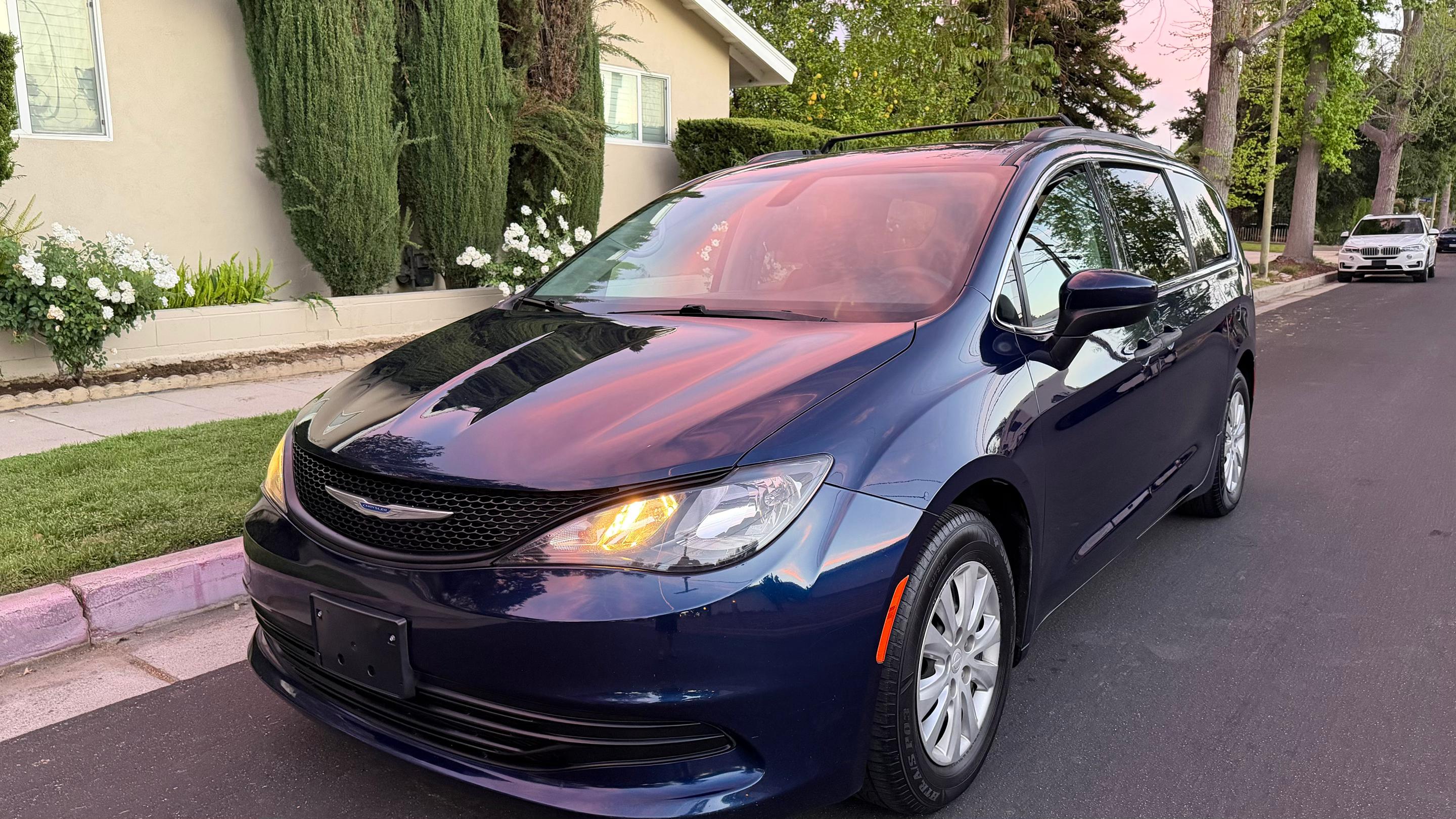 Chrysler Pacifica 2018 in Glendale, CA