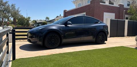 Tesla Model Y 2024