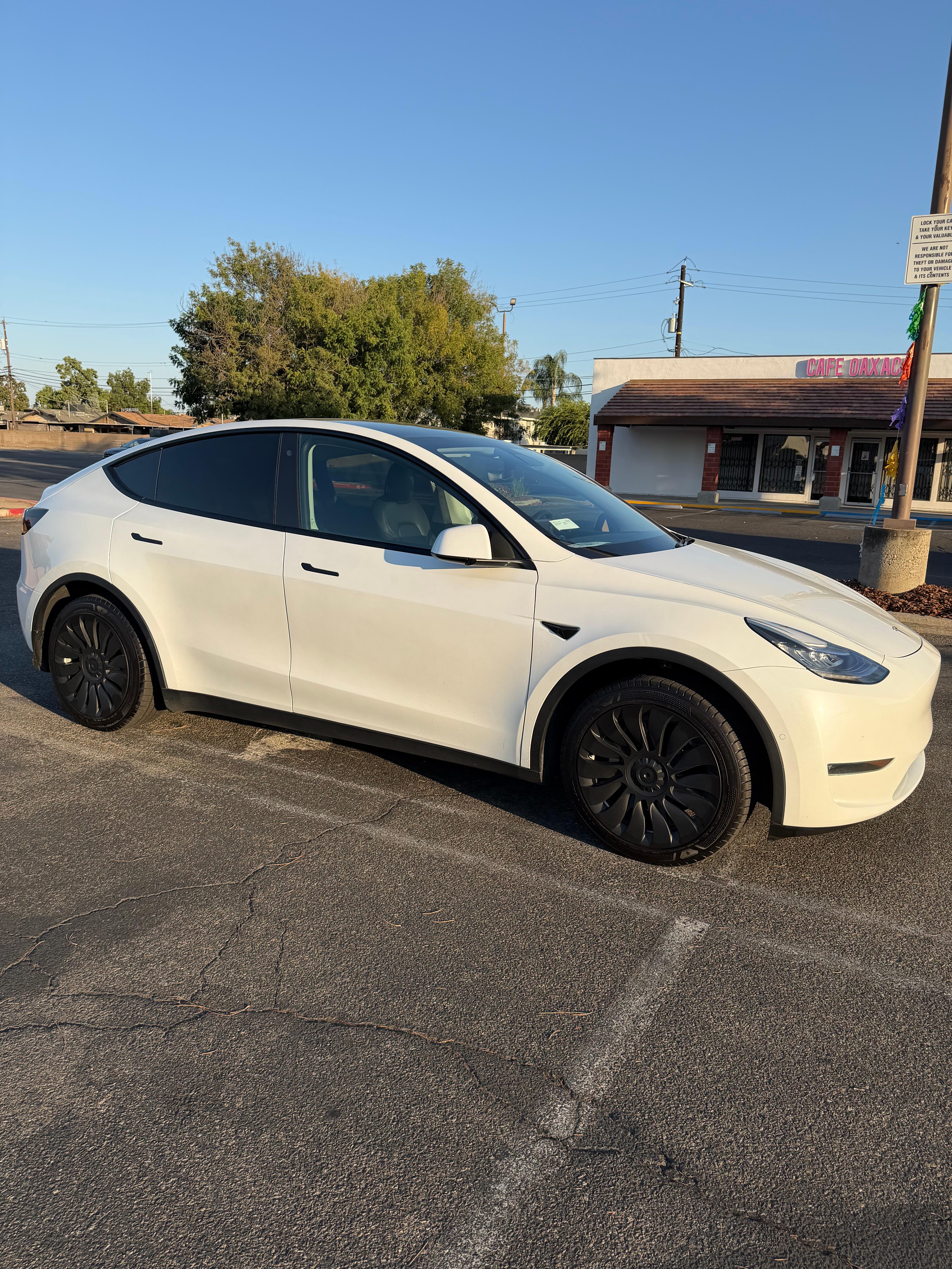 Tesla Model Y 2020 in Fresno, CA