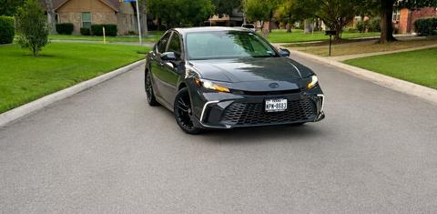 Toyota Camry Hybrid 2026