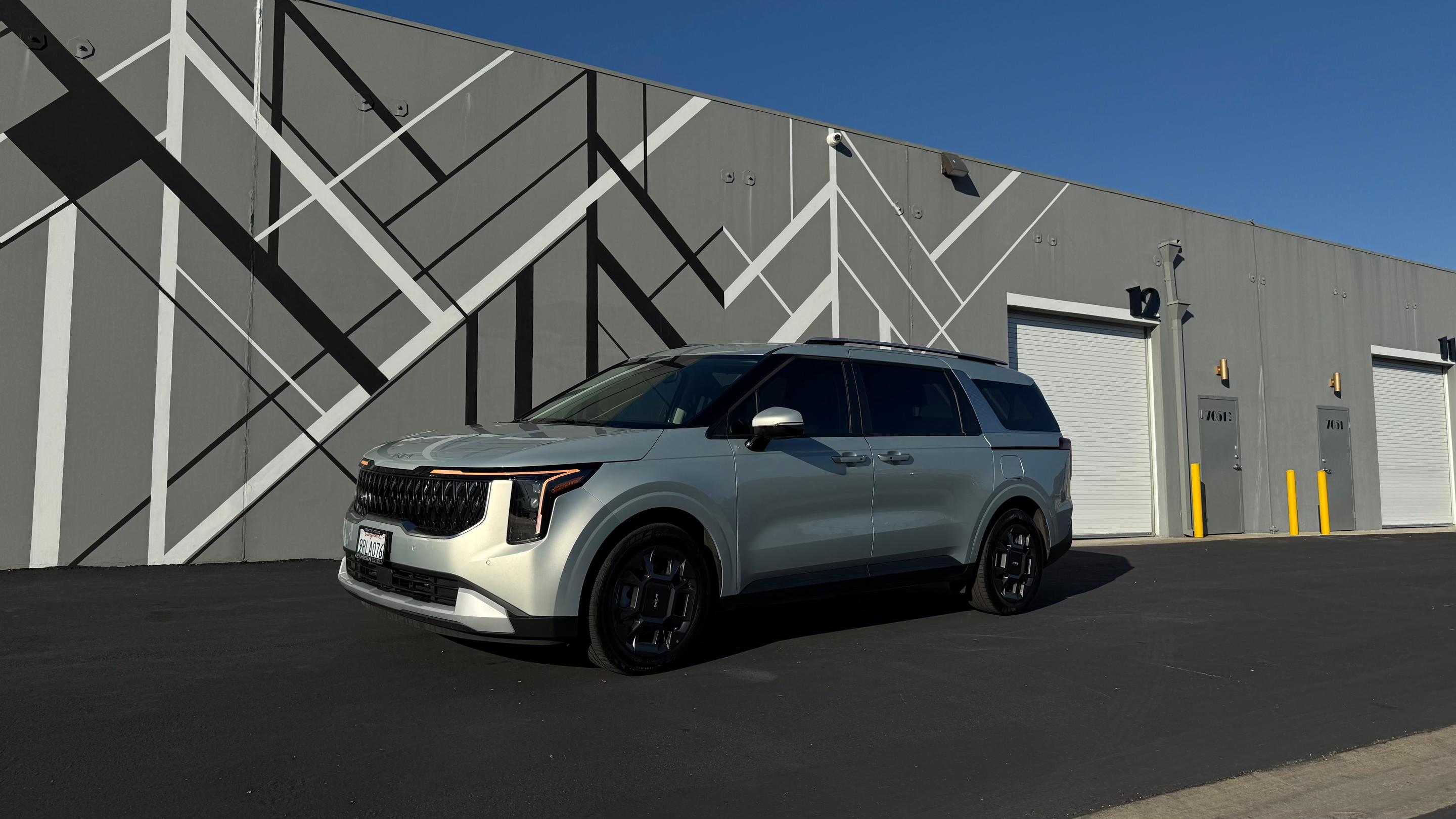 Kia Carnival Hybrid 2025 in Los Angeles, CA