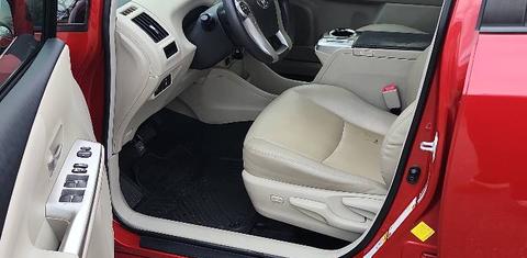 Toyota Prius v 2012