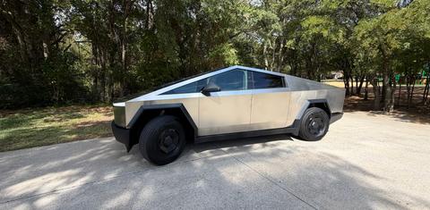 Tesla Cybertruck 2026