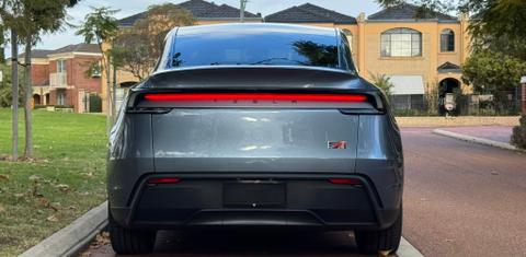Tesla MODEL Y 2025