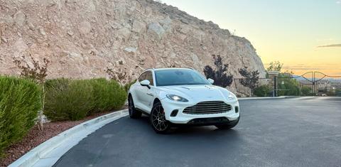 Aston Martin DBX 2021