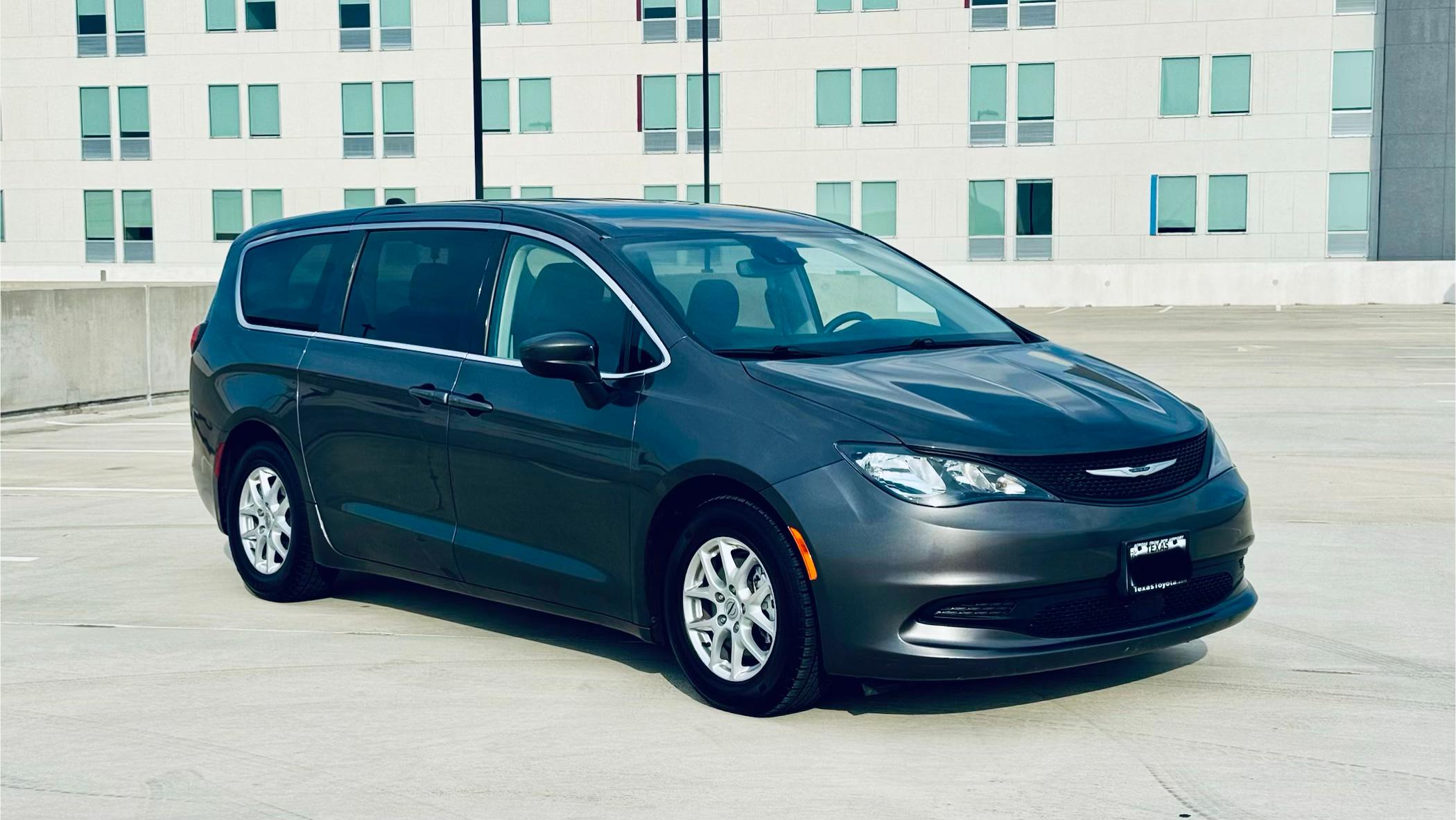 Chrysler Voyager 2023 in Euless, TX