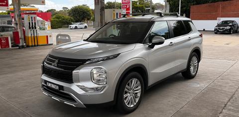 Mitsubishi OUTLANDER 2024