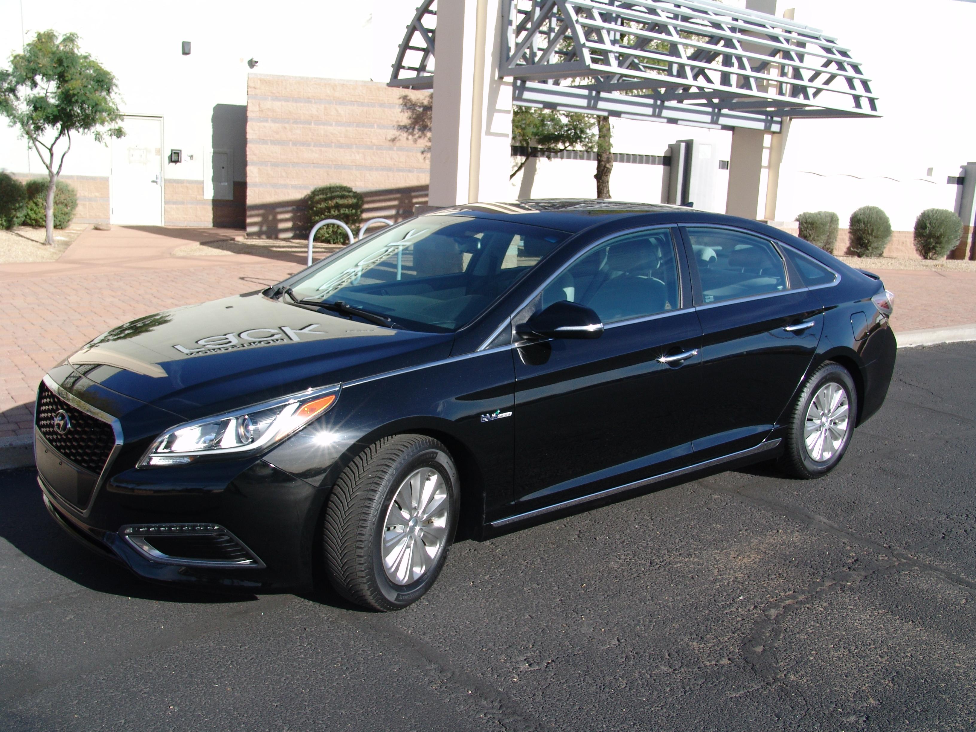Hyundai Sonata Hybrid 2017 in 