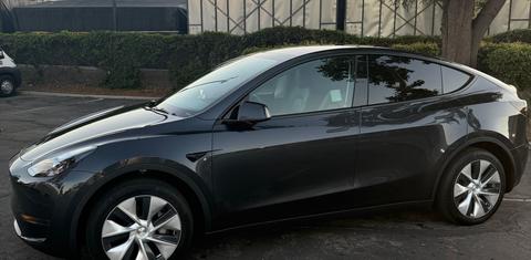 Tesla Model Y 2024