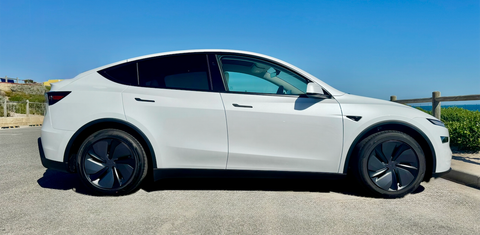 Tesla MODEL Y 2025