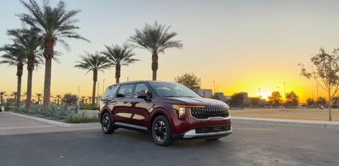 Kia Carnival Hybrid 2025