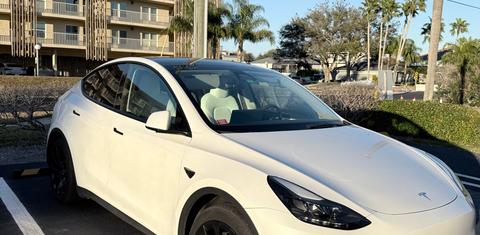 Tesla Model Y 2024