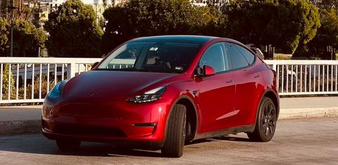 Tesla Model Y 2024