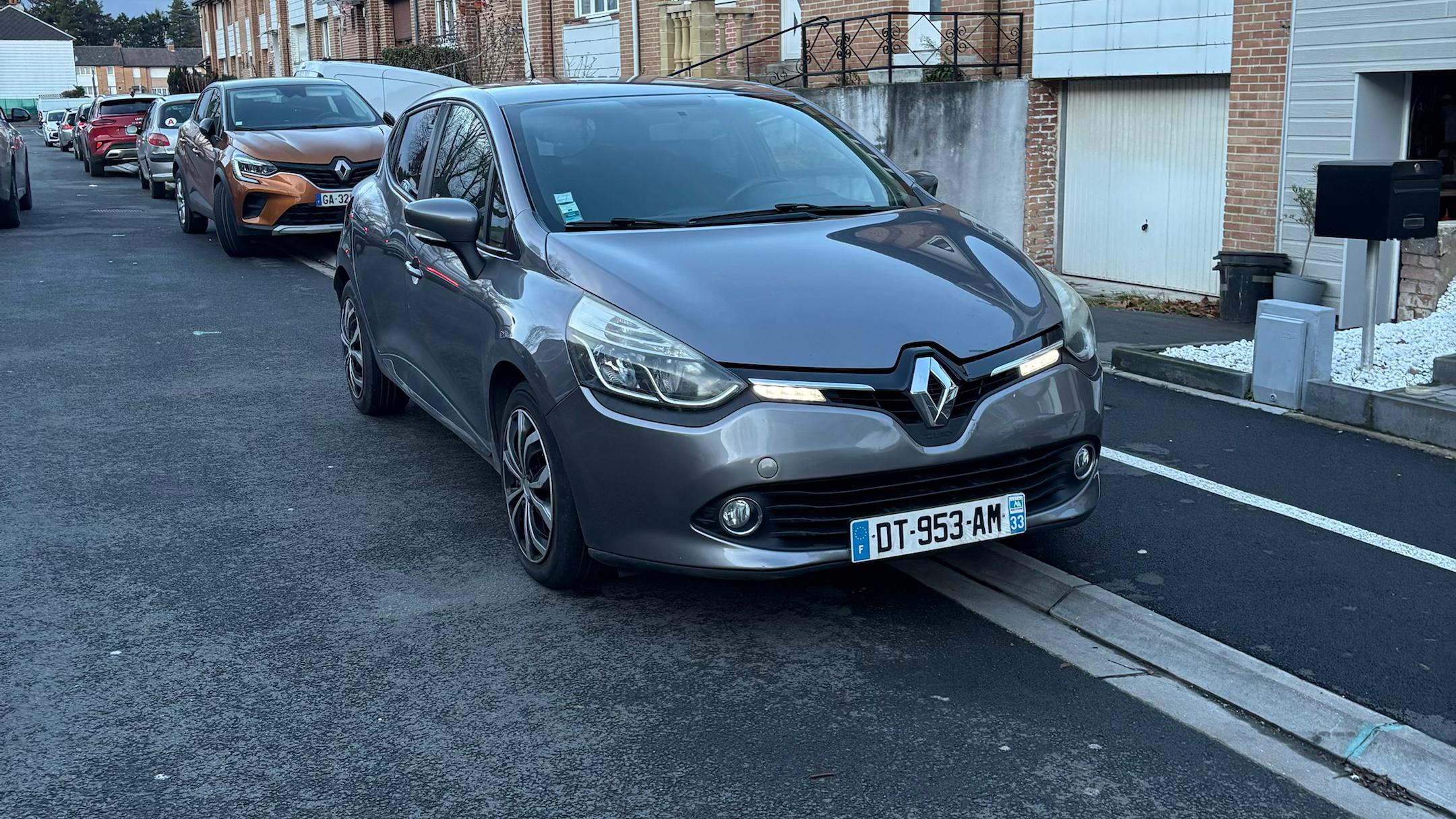 Renault CLIO IV 2015 à Aulnoy-lez-valenciennes