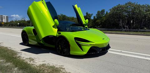 McLaren Artura 2025