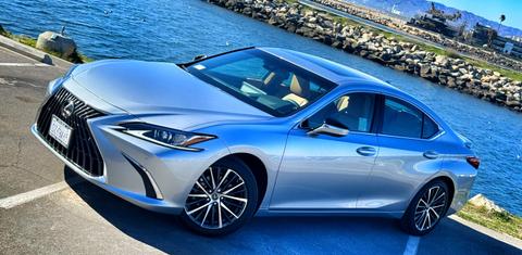 Lexus ES 2025