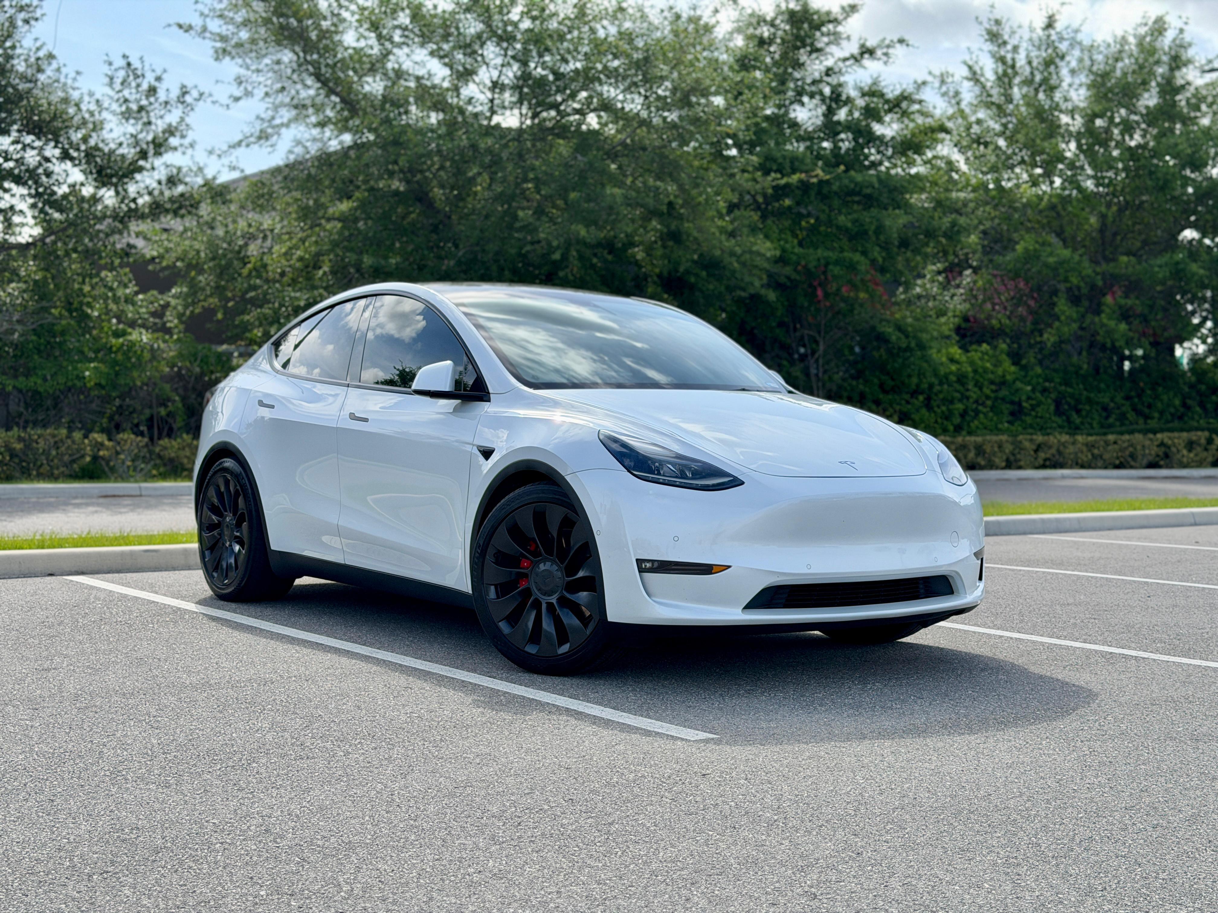 Tesla Model Y 2022 in Winter Garden, FL