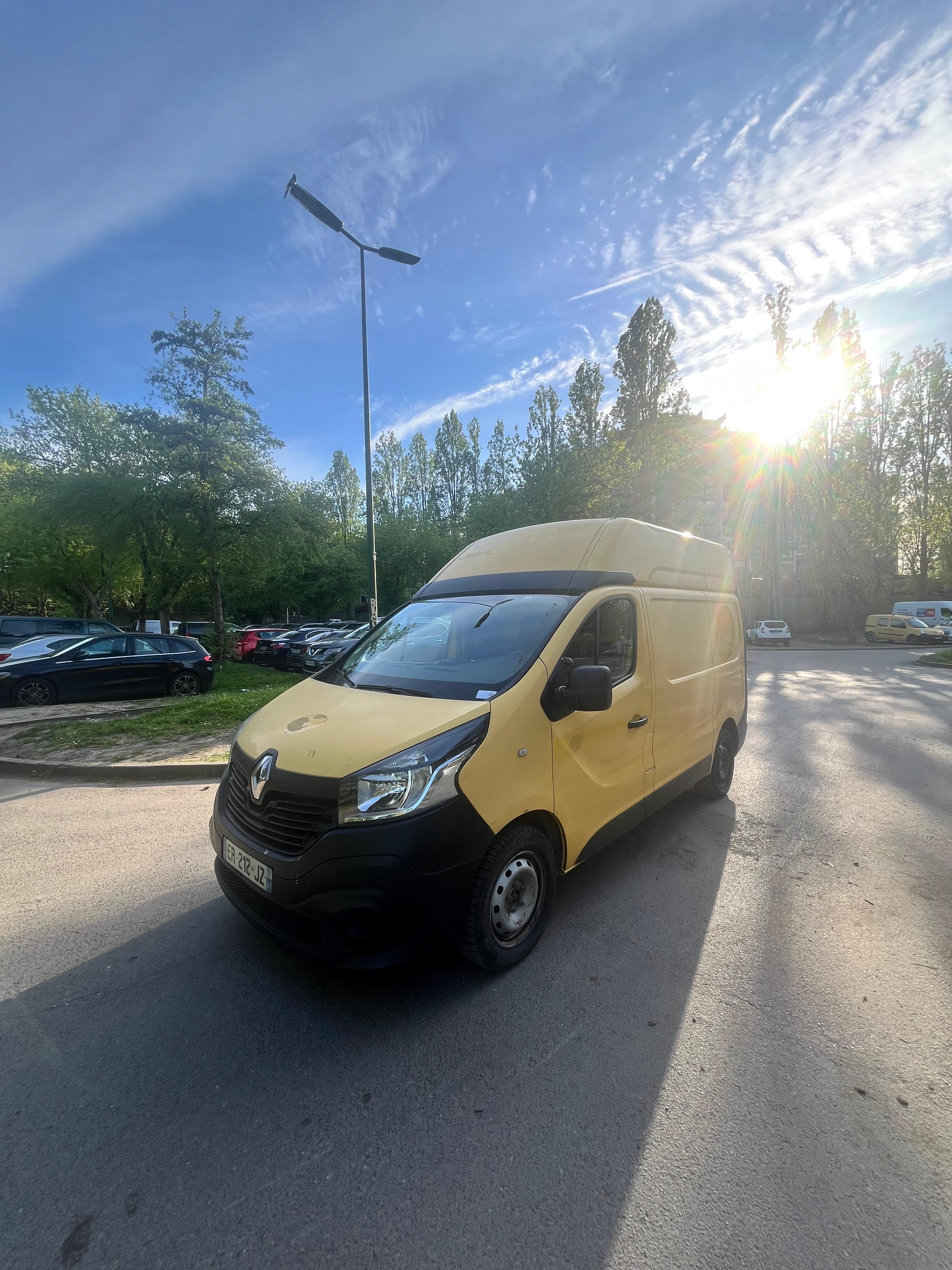 Renault TRAFIC III 2017 à Aulnay-sous-bois