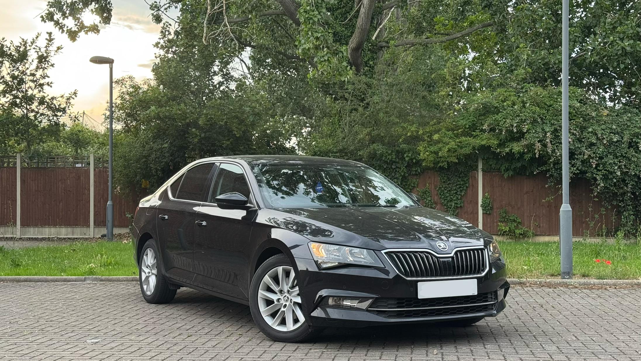 Skoda Superb 2019 in Romford