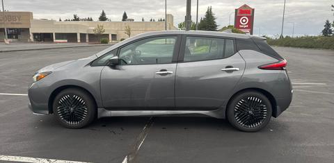 Nissan LEAF 2025