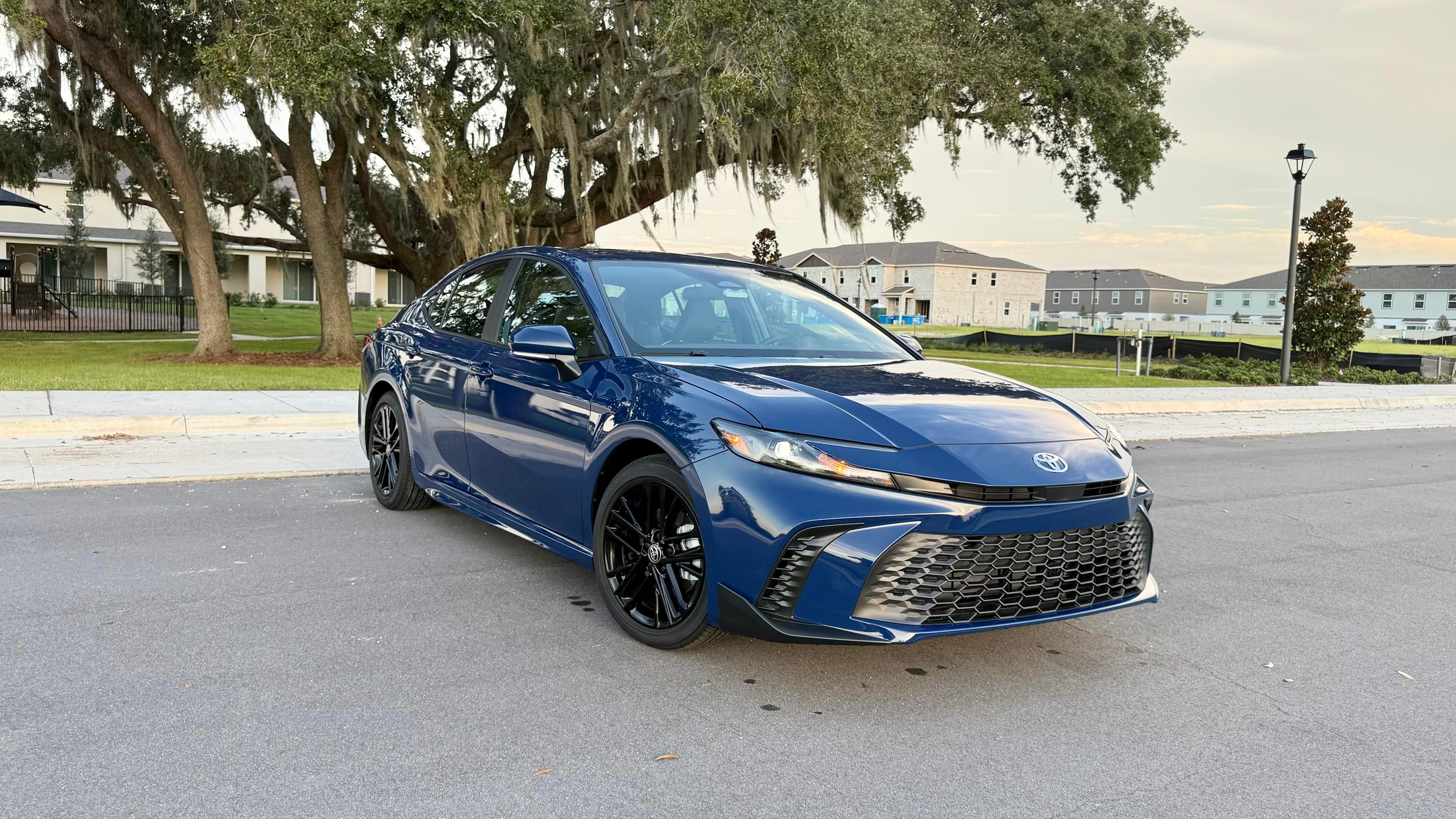 Toyota Camry Hybrid 2025 in Orlando, FL