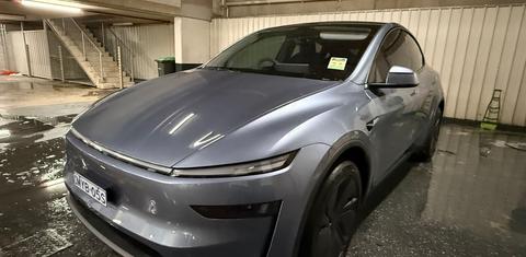 Tesla MODEL Y 2025
