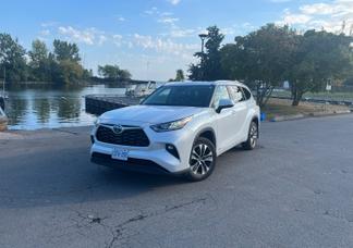 Toyota Highlander car