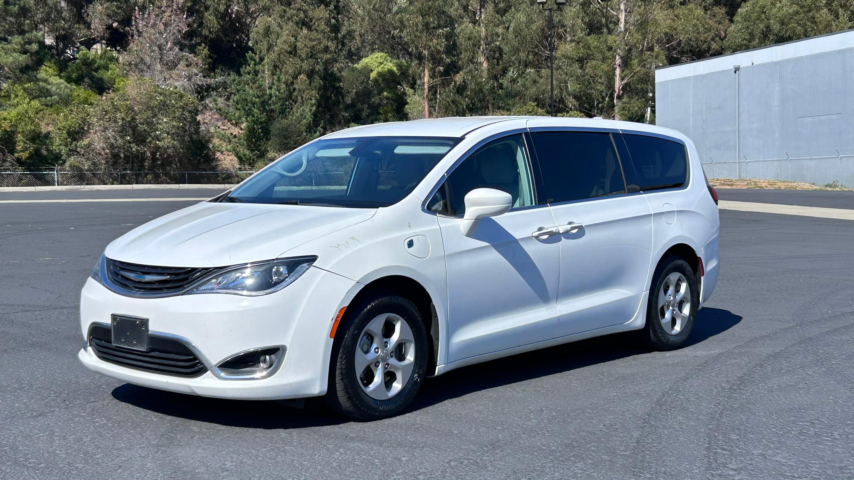 Chrysler Pacifica 2018 in Millbrae, CA
