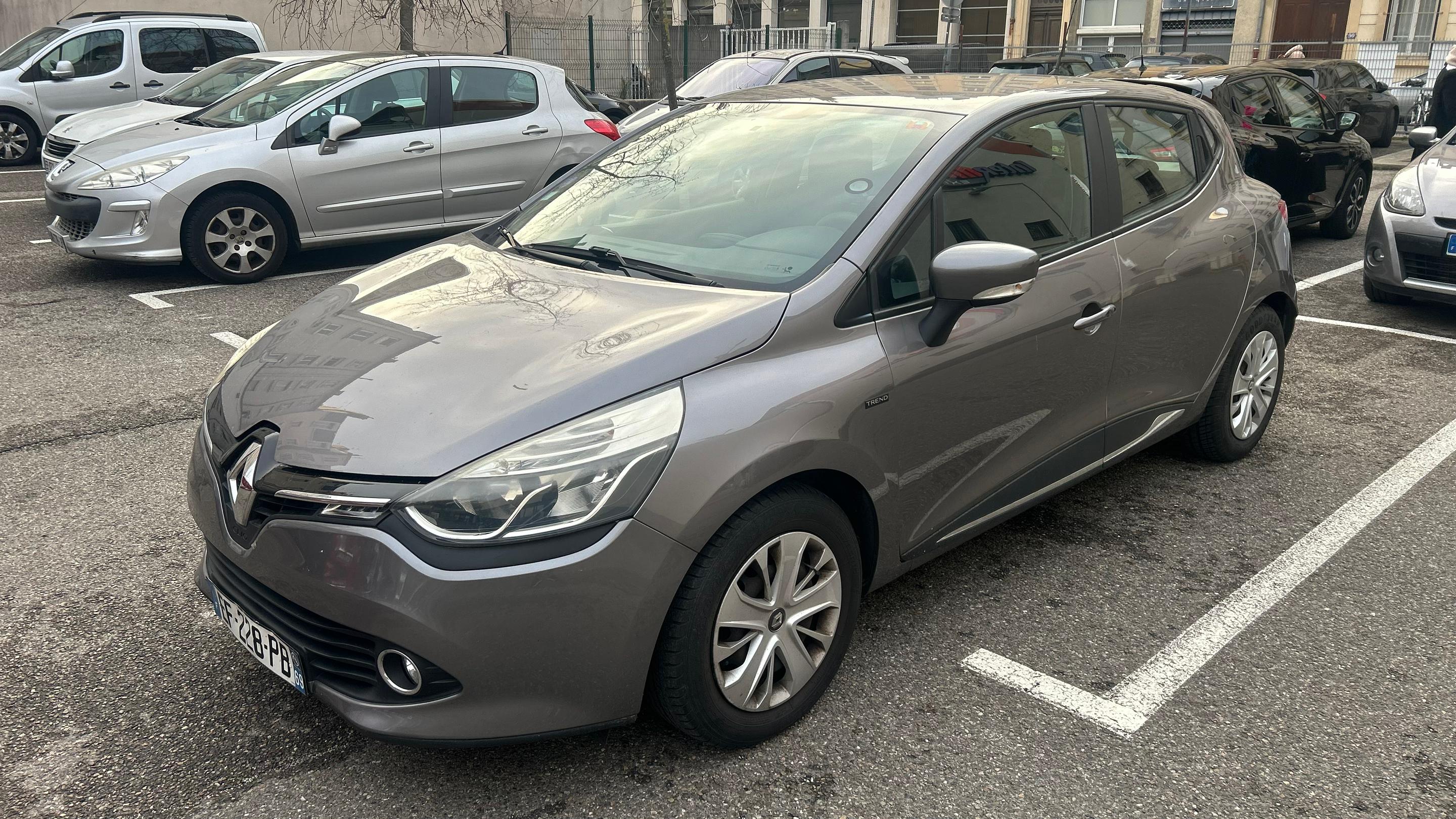Renault CLIO IV 2016 à Villeurbanne