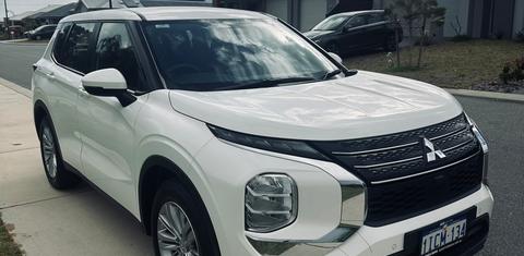 Mitsubishi OUTLANDER 2024