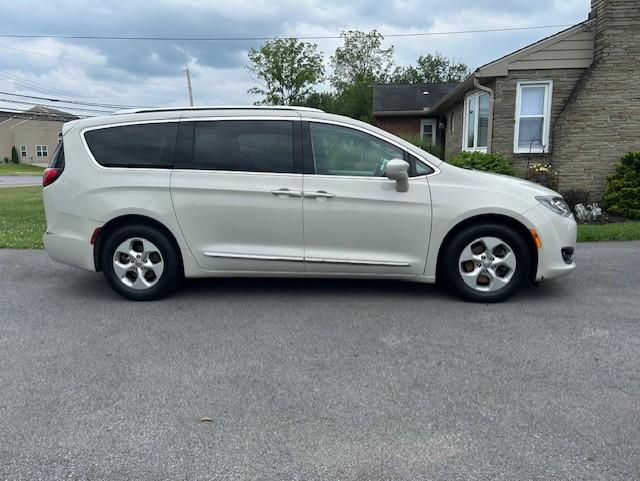 Chrysler Pacifica 2017 in Allentown, PA