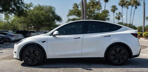 Tesla Model Y 2025
